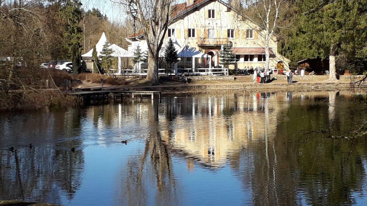 A L'Ombre De La Cascade Lägenhet Lemberg Exteriör bild